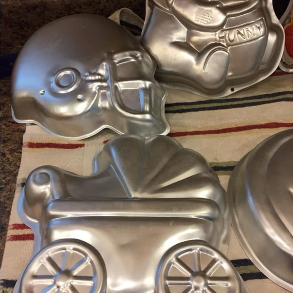 Wilton Character Shaped Cake Pans - Picture 2 of 3